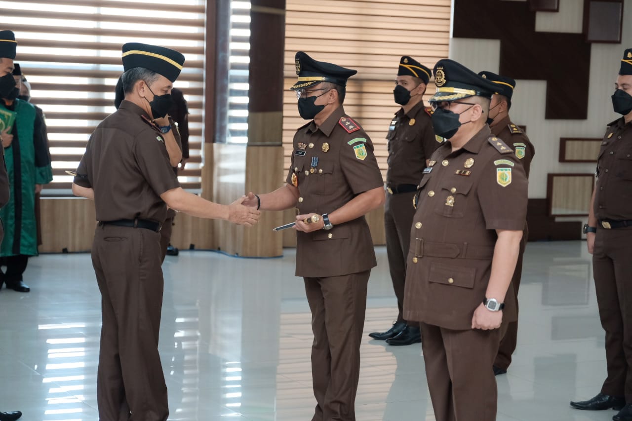 PELANTIKAN, PENGAMBILAN SUMPAH DAN SERAH TERIMA JABATAN KEPALA KEJAKSAAN NEGERI REMBANG